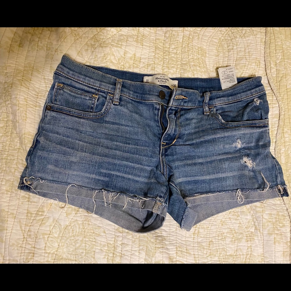 Abercrombie & Fitch
Denim shorts